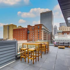 4th Street Suites - Side-by-side King Bed Suites!