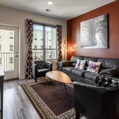 4th Street Suites - Stunning King Bed Suite