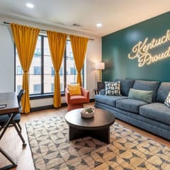 NuLu Suites: Deluxe Kentucky Proud King Bed Suite