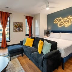 NuLu Suites: Fantastic Derby City King Bed Suite