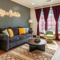 NuLu Suites: Fun Stay Awhile King Bed Suite