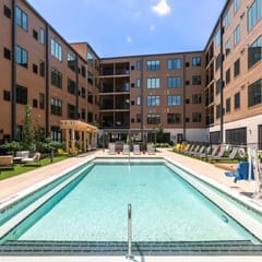 NuLu Suites: Run For The Roses King Bed Suite