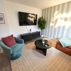 Large 5-Bed Apartment! Walk to Mackinac Ferries