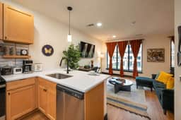 NuLu Suites: Fantastic Derby City King Bed Suite - Image 2
