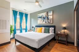 NuLu Suites: Fun Stay Awhile King Bed Suite - Image 3