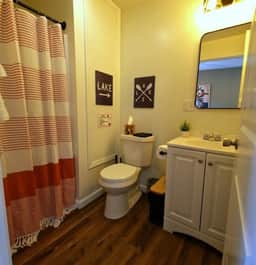 Stylish King Bed Suite! Walk to Mackinac Ferry - Image 3