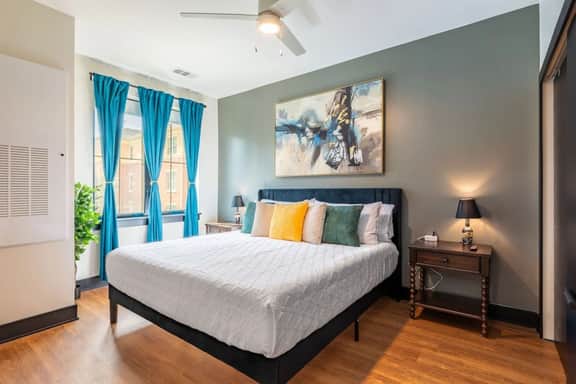 NuLu Suites: Fun Stay Awhile King Bed Suite - Image 3