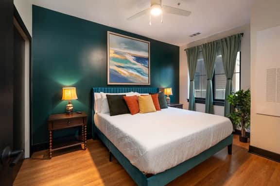 NuLu Suites: Luxury Bourbon Trail King Bed Suite - Image 2
