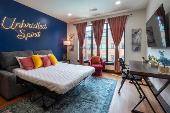 NuLu Suites: Relax Unbridled Spirit King Bed Suite - Image 5
