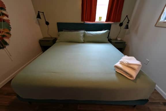 Stylish King Bed Suite! Walk to Mackinac Ferry - Image 5