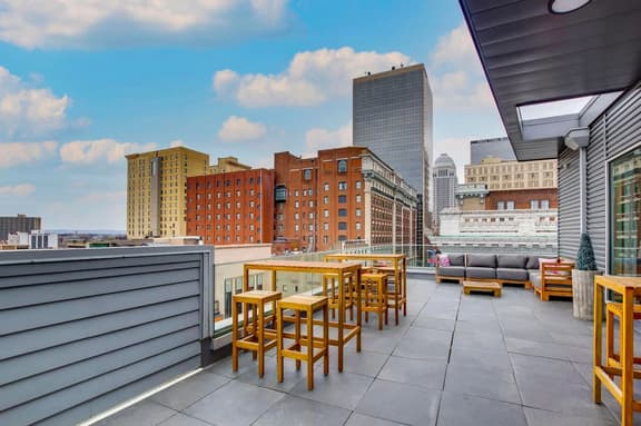 4th Street Suites - Side-by-side King Bed Suites! - Image 1